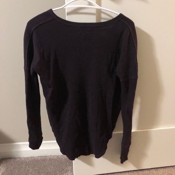 Aritzia TNA sweatshirt v neck - Picture 4 of 4
